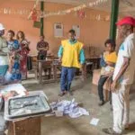 L'un des dépouillements, sous le contrôle d’observateurs et de membres de la Commission électorale nationale autonome, du scrutin législatif à l’école Charles-Guillot de Zongo, à Cotonou, le 8 janvier 2023.