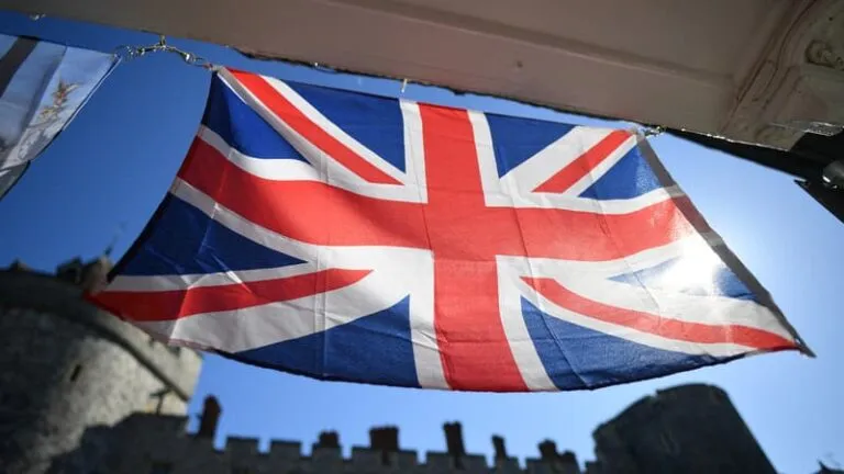 Un-drapeau-du-Royaume-Uni-aux-abords-du-chateau-de-Windsor