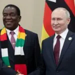 Le-president-de-la-federation-de-Russie-Vladimir-Poutine-et-le-president-du-Zimbabwe-Emmerson-Mnangagwa-le-27-juillet-2023-a-Saint-Petersbourg-Russie-1681285